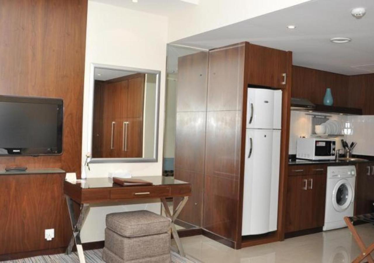 Phoenix Plaza Hotel Apartments Abu Dhabi Exterior photo