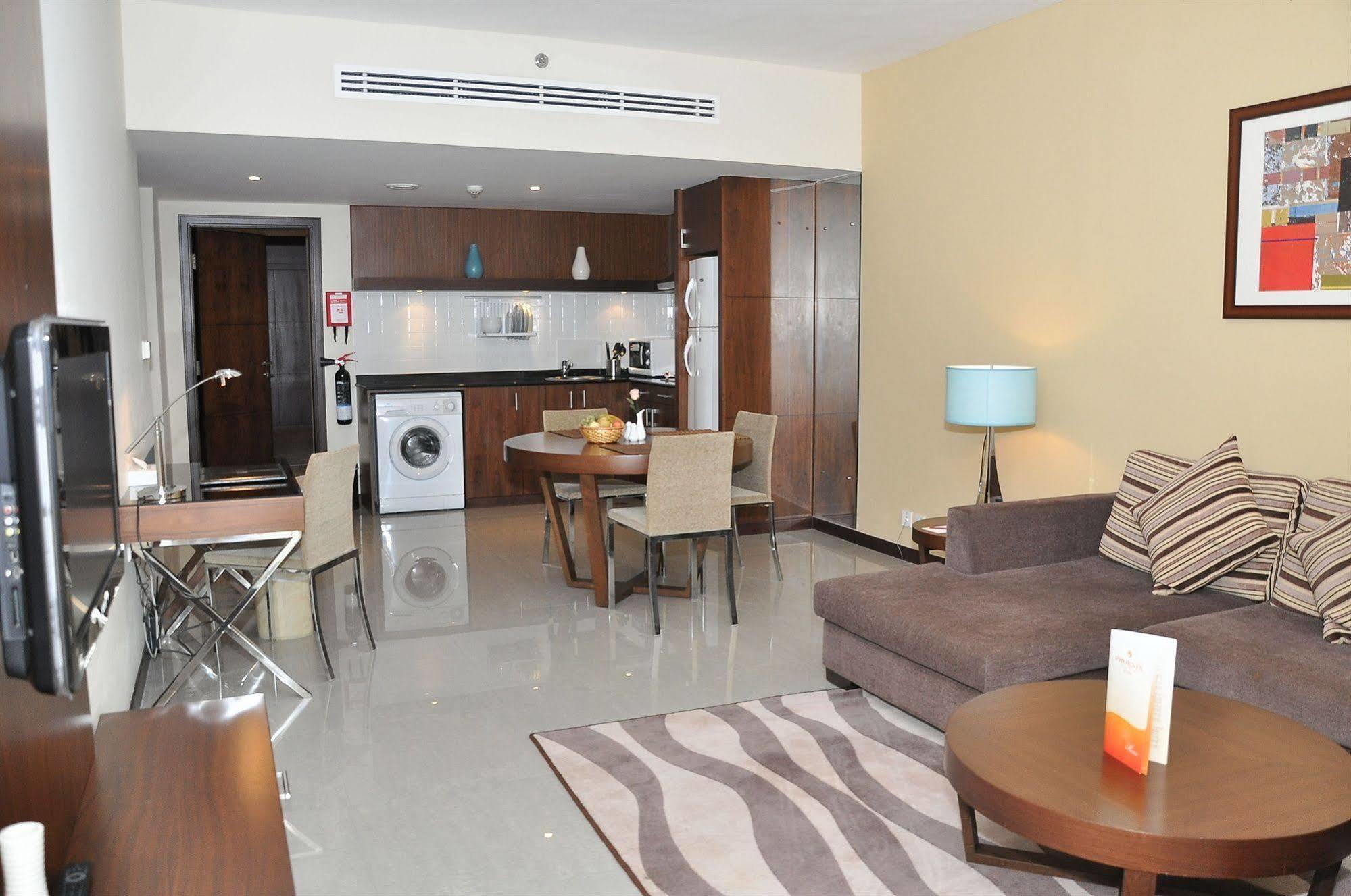 Phoenix Plaza Hotel Apartments Abu Dhabi Exterior photo
