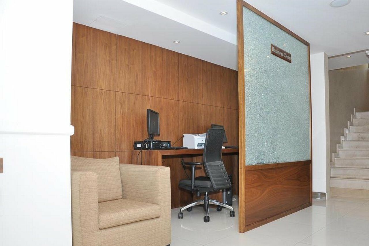 Phoenix Plaza Hotel Apartments Abu Dhabi Exterior photo
